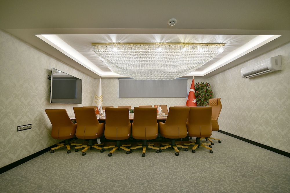 Guvenay Business Hotel 63/66