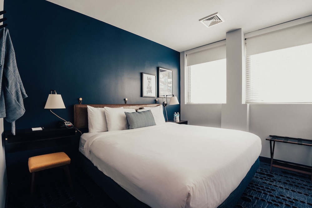 Hotel 373 27/47