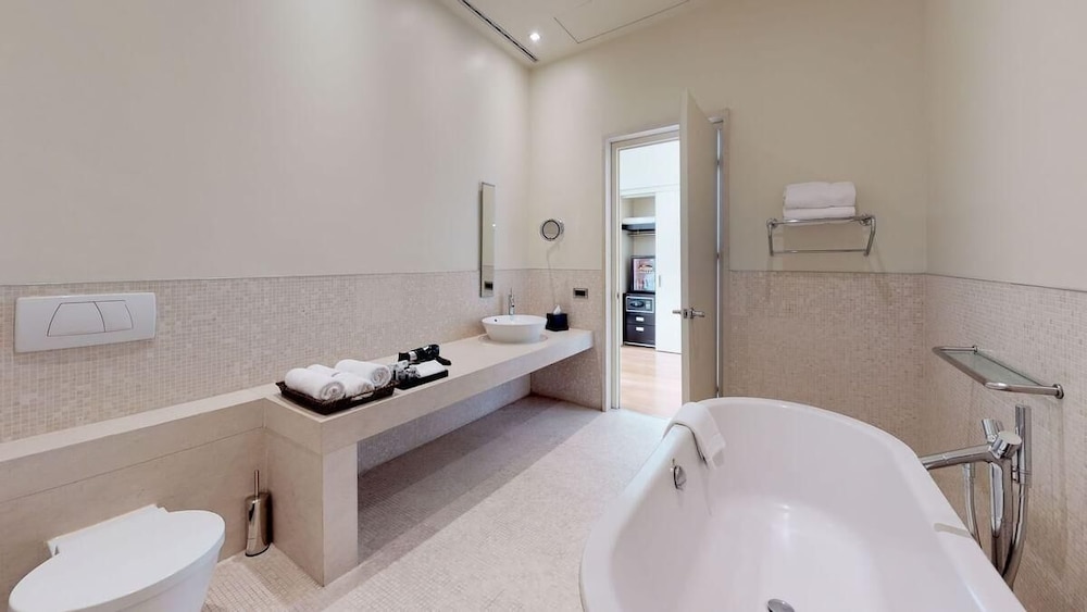 Ajia Hotel 49/50