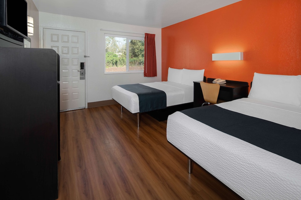 Motel6 Carpinteria CA Santa Barbara South 29/62