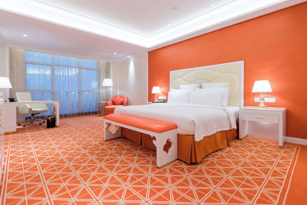ROOM, KING BED