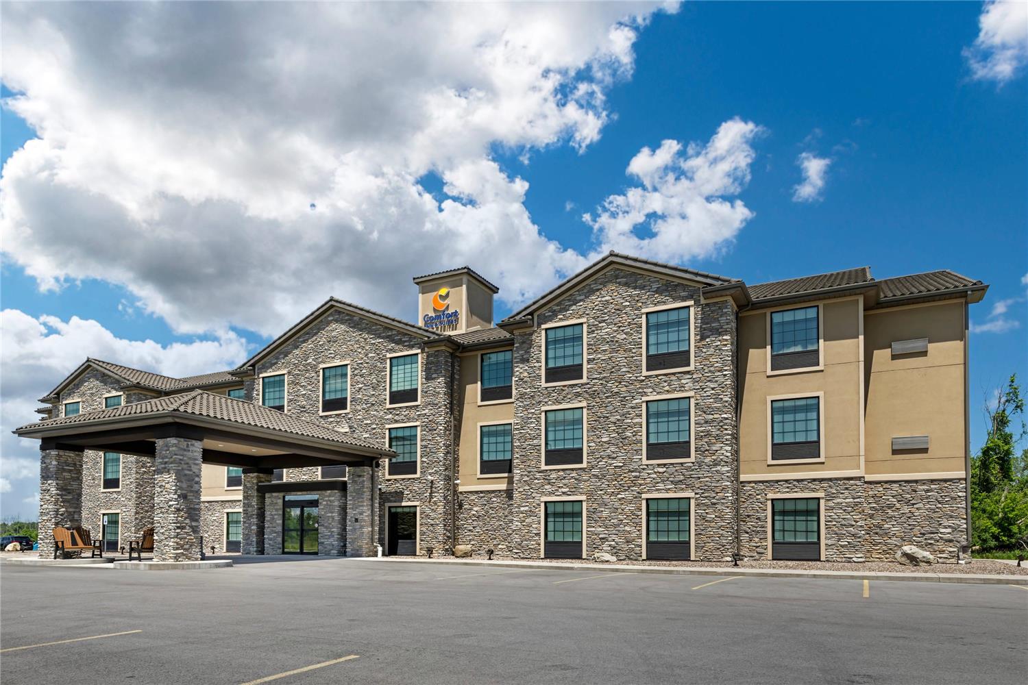 Comfort Inn & Suites Medina NY near Erie Canal 4/23