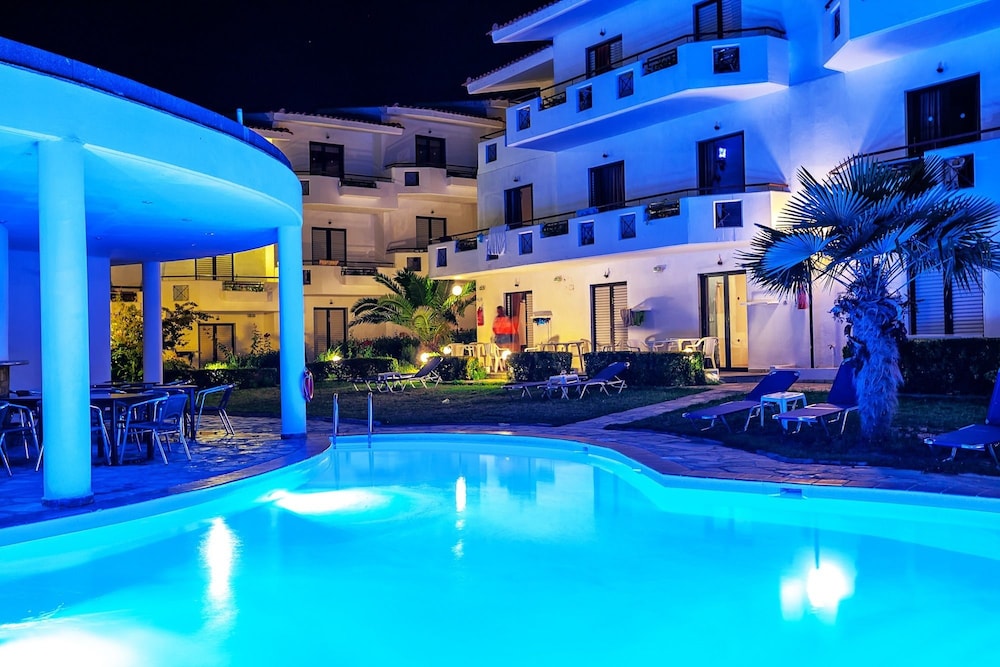 Xenios Dolphin Beach Hotel 6/68