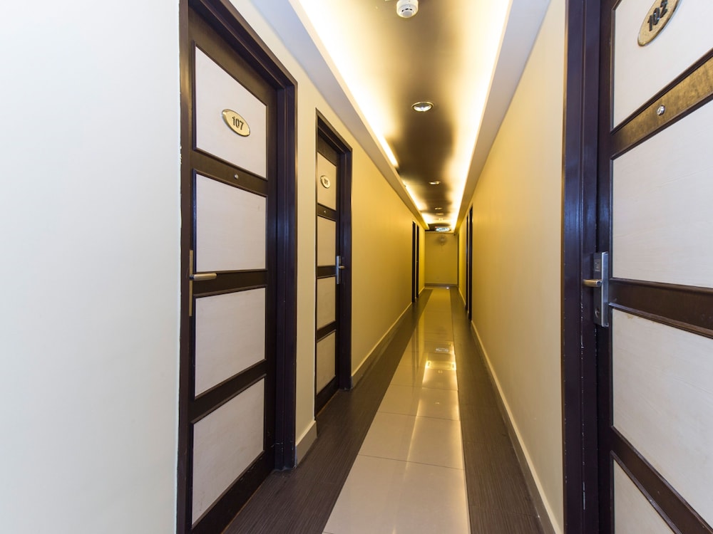 OYO 431 Hotel De Grand Orchard 16/20