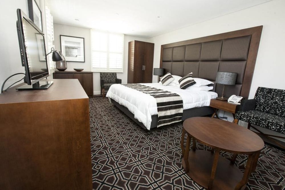 AVONMORE ON THE PARK BOUTIQUE HOTEL 18/39