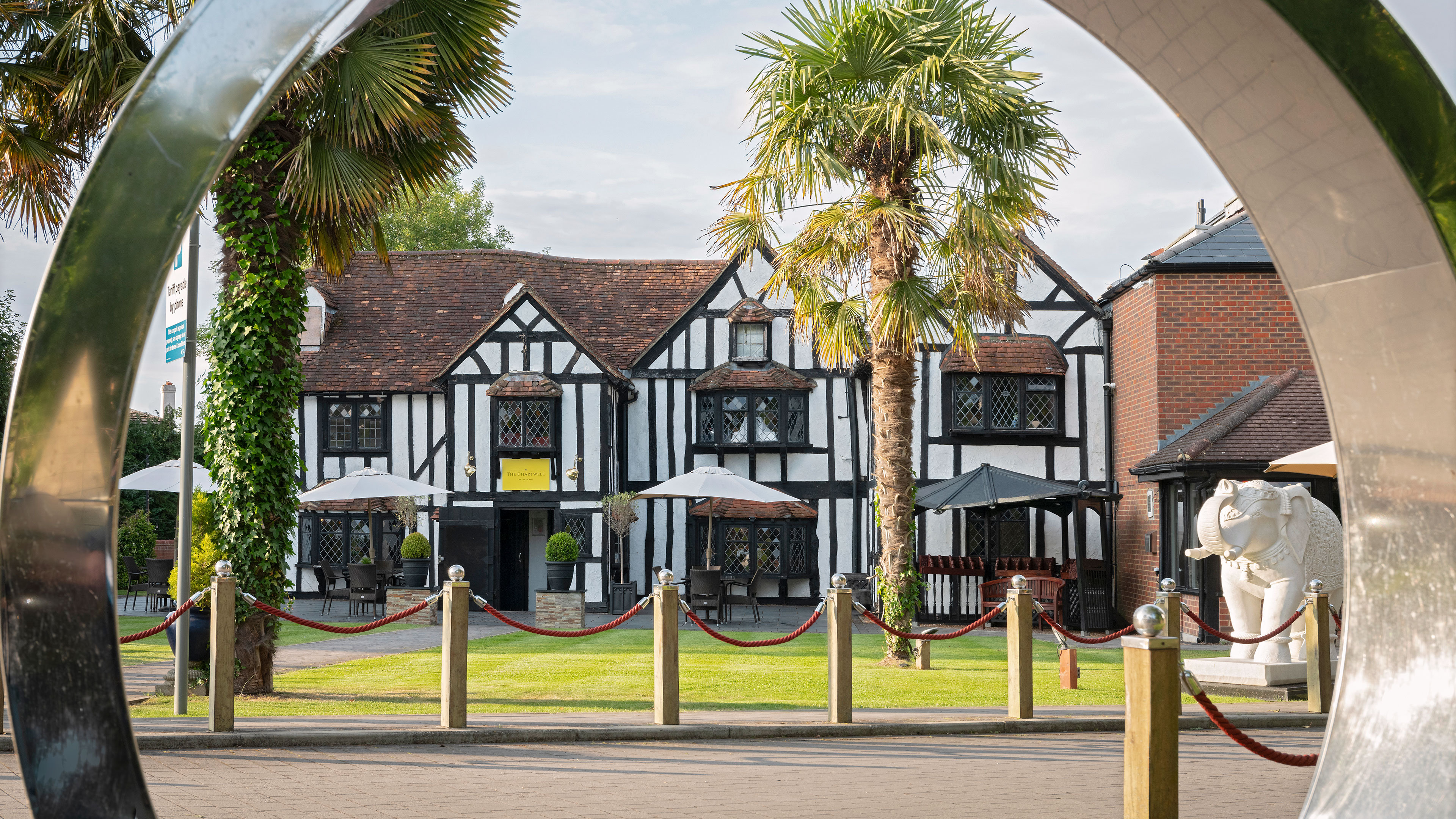 DONNINGTON MANOR HOTEL 26/31