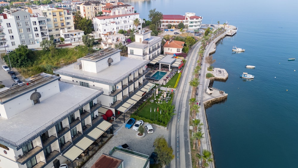 Roseira Mar Inn Luxury 5/55
