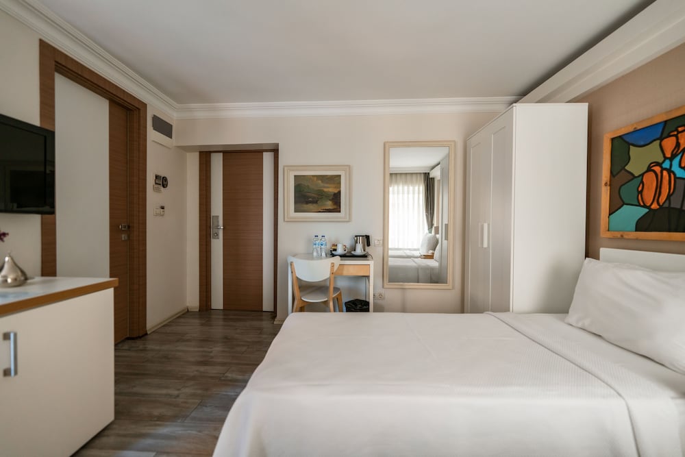 ELANAZ HOTEL 9/50