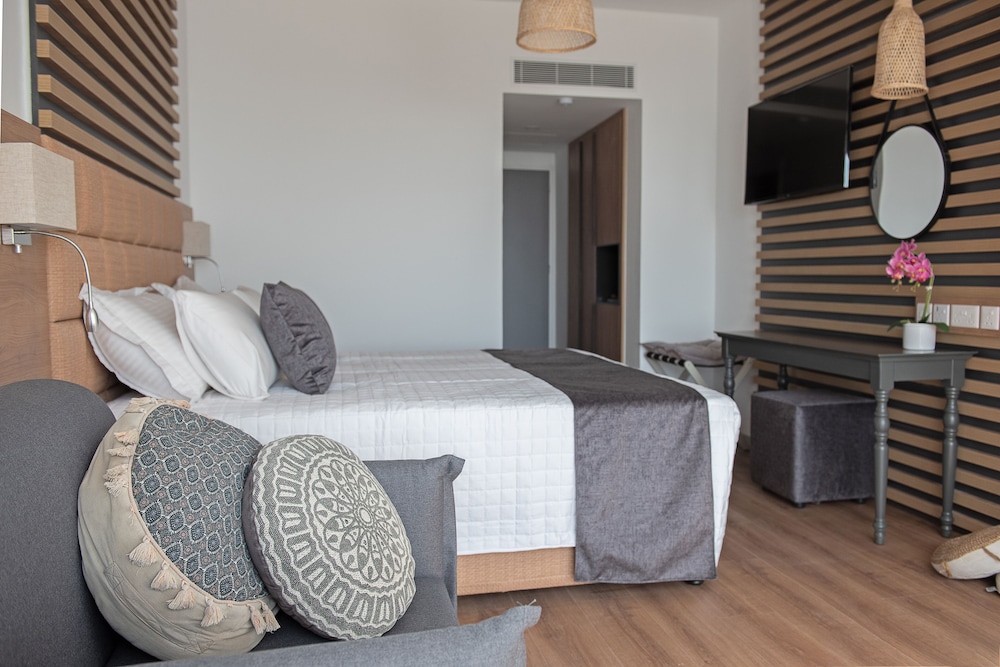 Piere Anne Beach Hotel 16/47