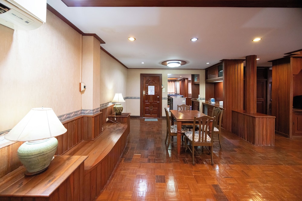 Sabai Hotel & Plaza 28/50