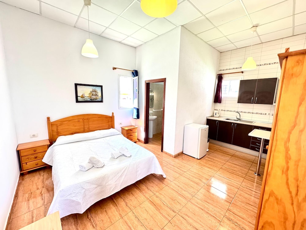 Penthouse, 1 Queen and 1 Single Bed