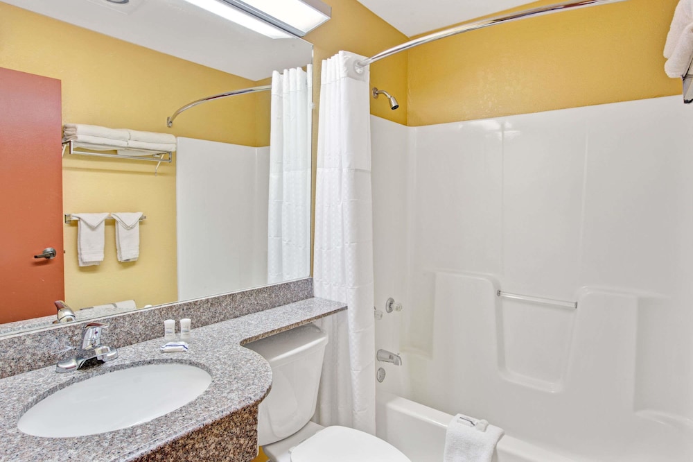 Microtel Inn And Suites Gatlinburg 14/29