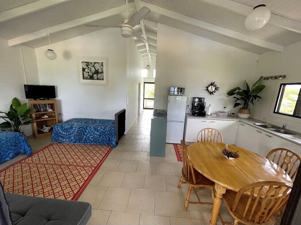 Aroa Beachside Inn 13/47