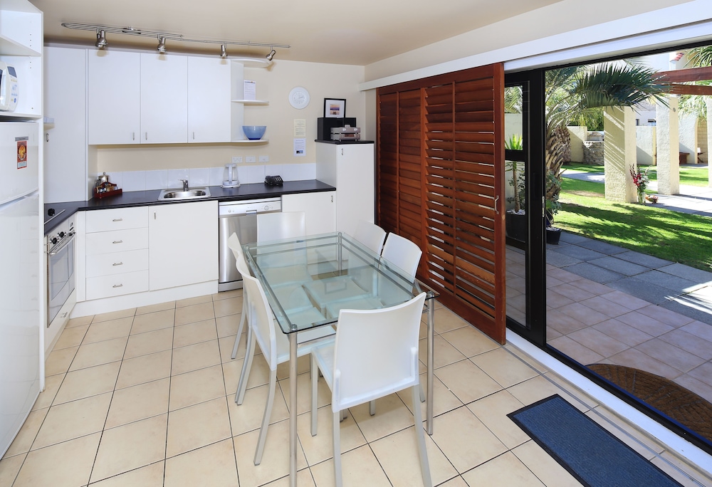 ONETANGI BEACH APARTMENTS 6/69