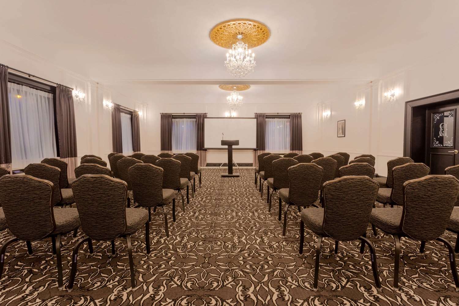 Hotel Retlaw, Trademark Collection by Wyndham 40/42