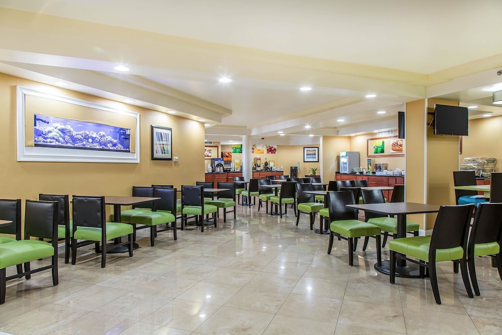 Quality Inn and Suites Middletown Newport 36/40