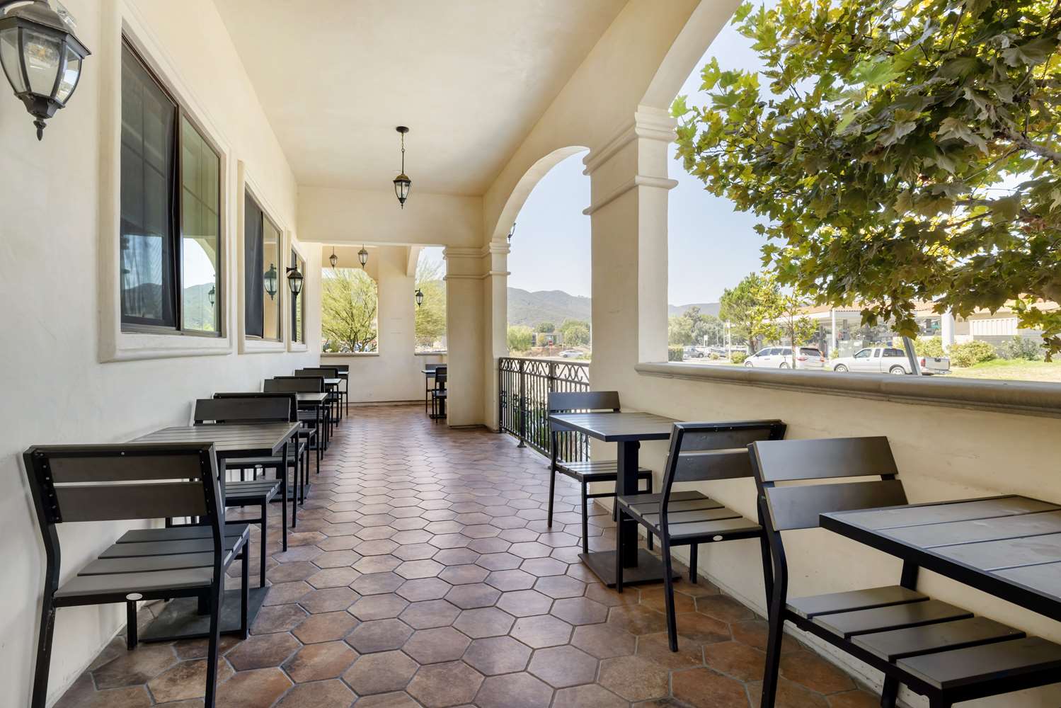 Best Western Plus Temecula Wine Country Hotel & Suites 29/34