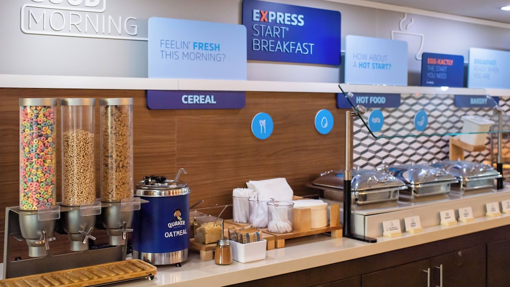 Holiday Inn Express Hickory-Hickory Mart 16/29
