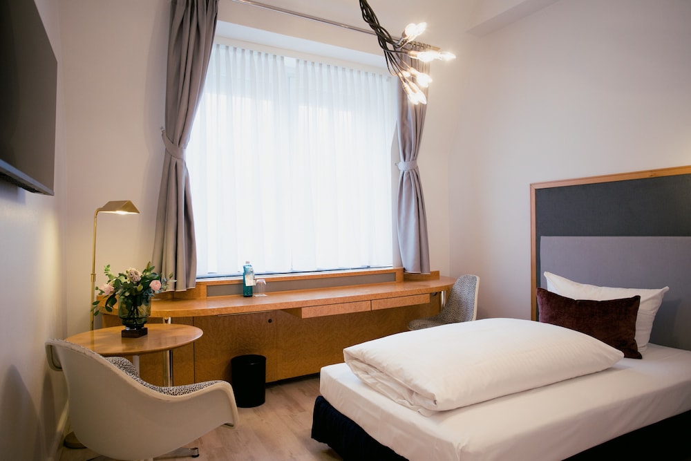 DOM HOTEL LIMBURG 25/76