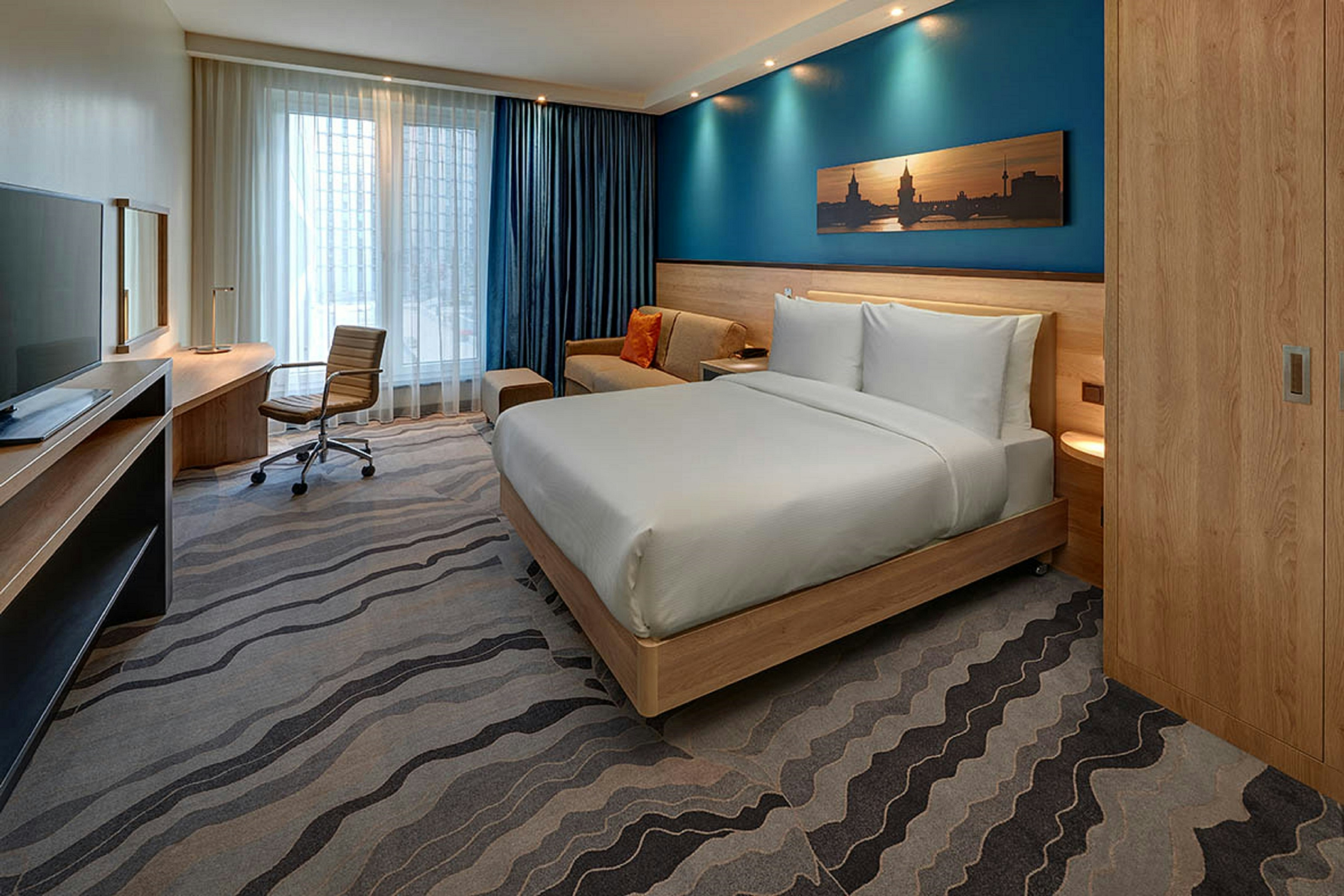 ROOM, QUEEN BED, ACCESSIBLE