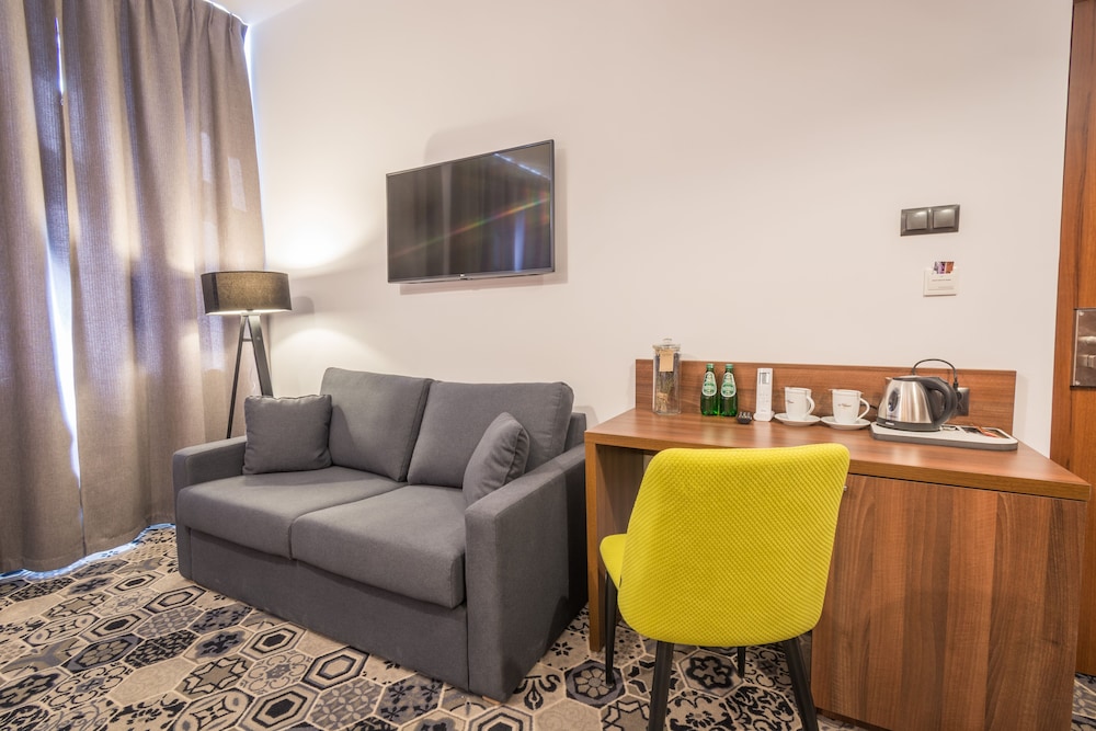 Hotel Lavender 48/67
