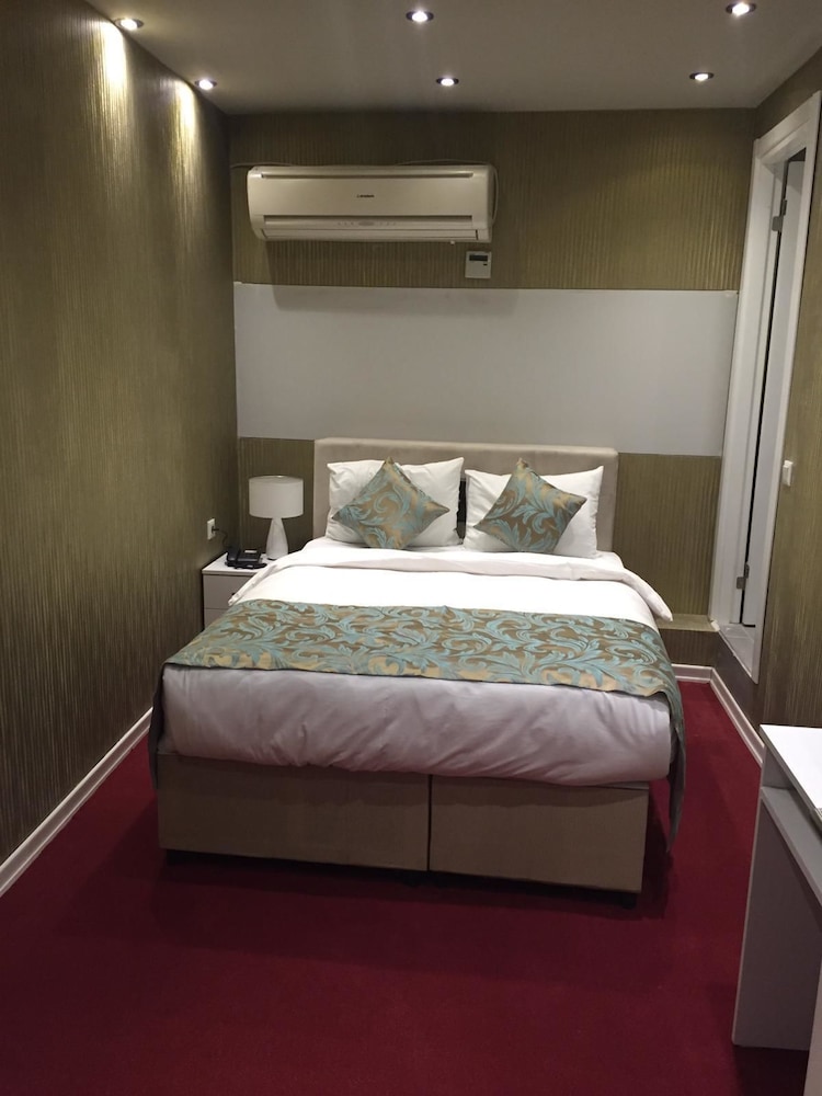 The Hera Platinum Hotel 12/50