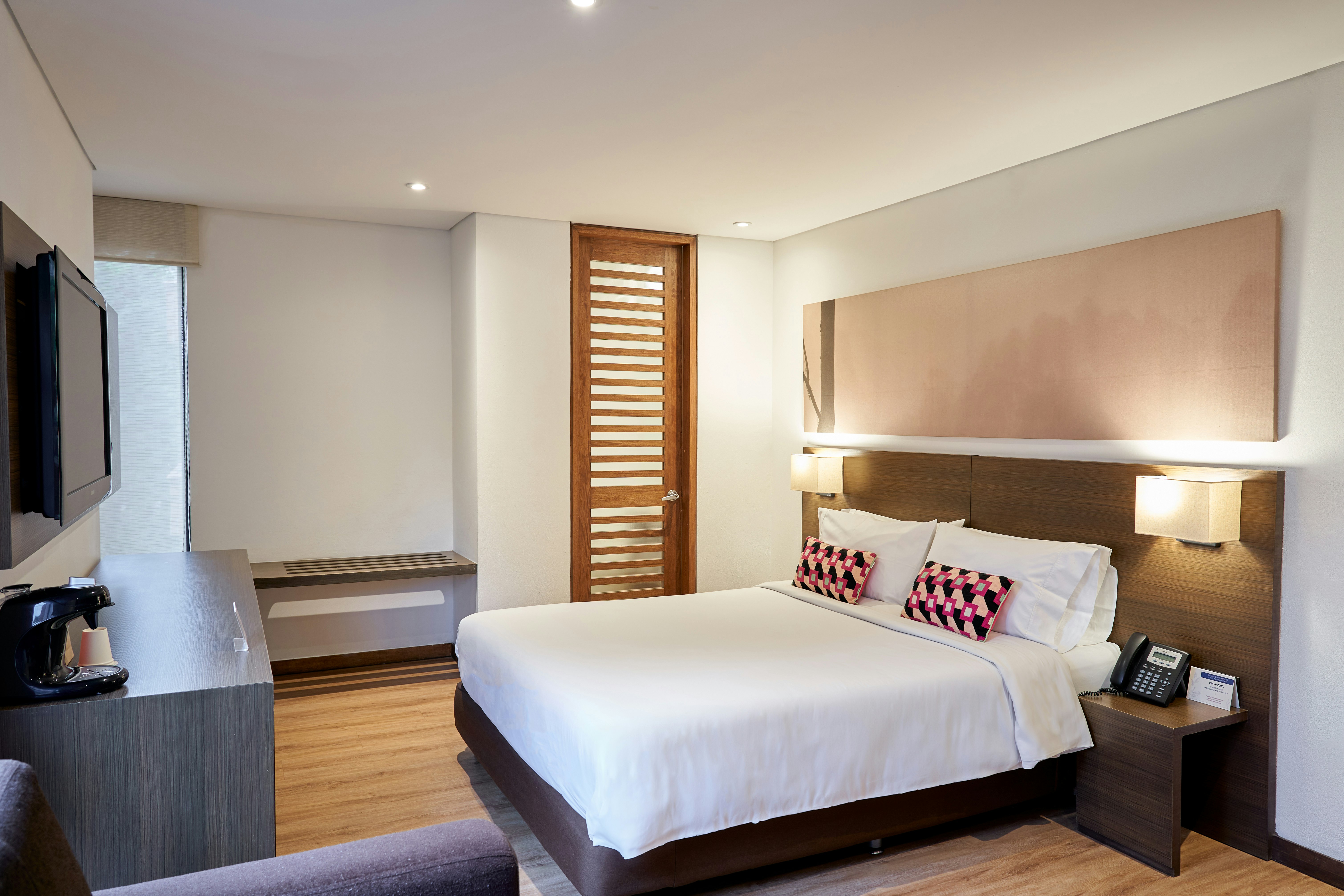 Hotel 84 DC 25/79