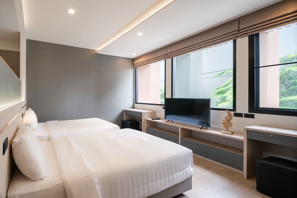 EXCLUSIVE, TWIN BEDS