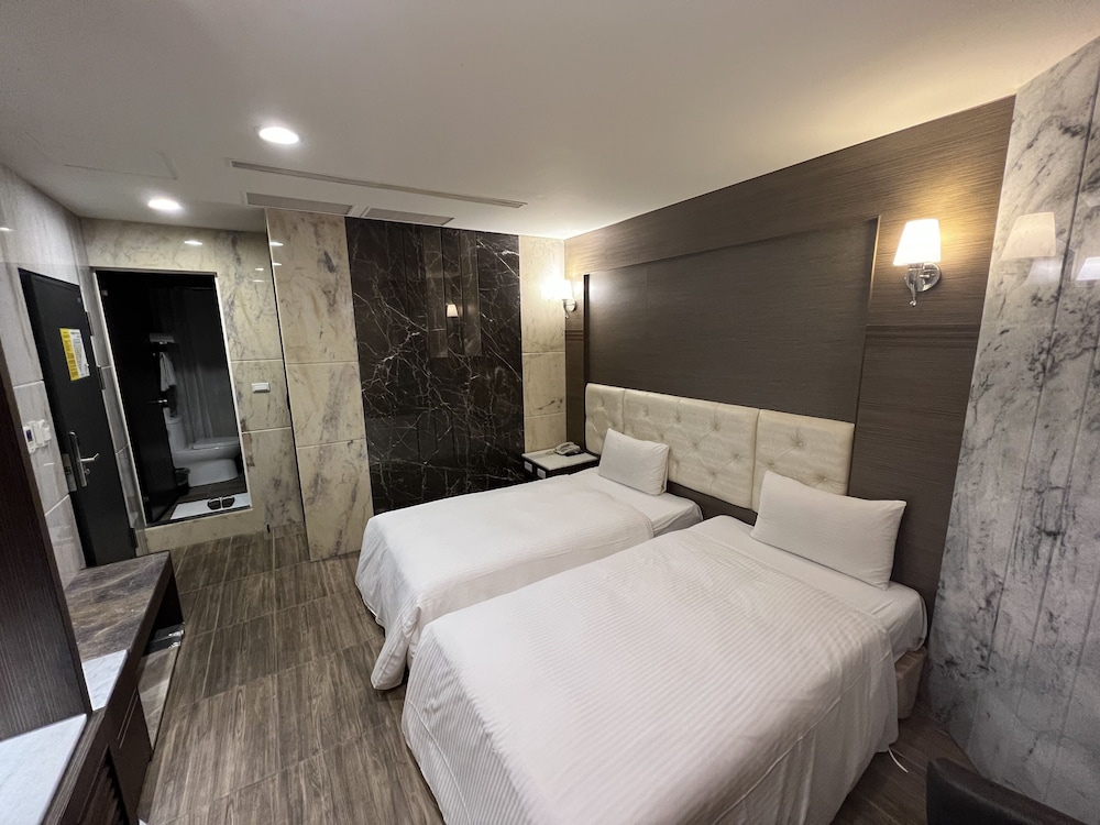 Maple Hotel 41/65