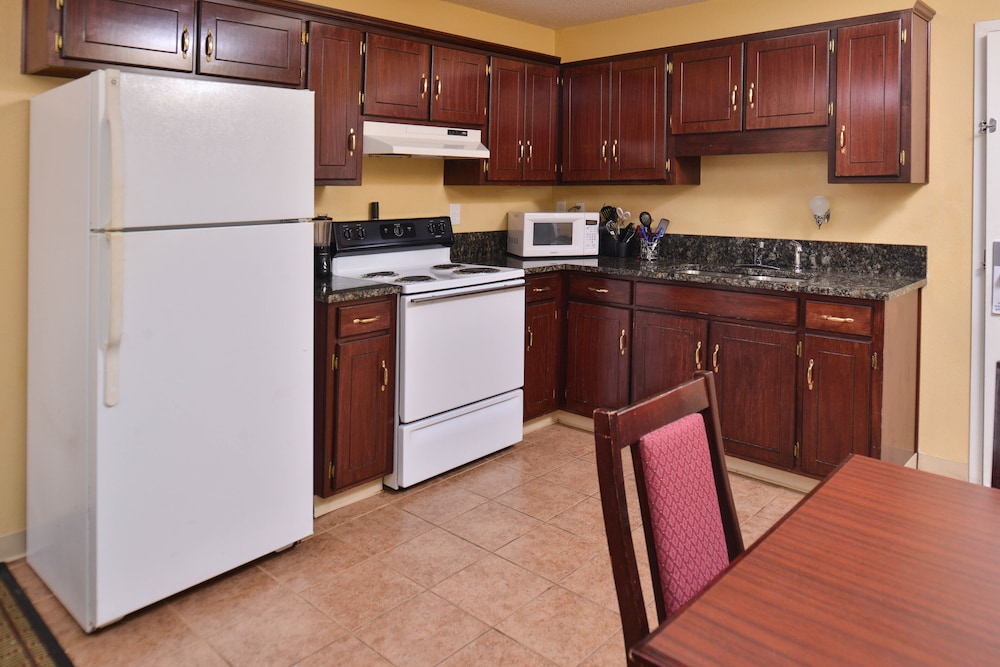 Douglas Inn And Suites 8/41