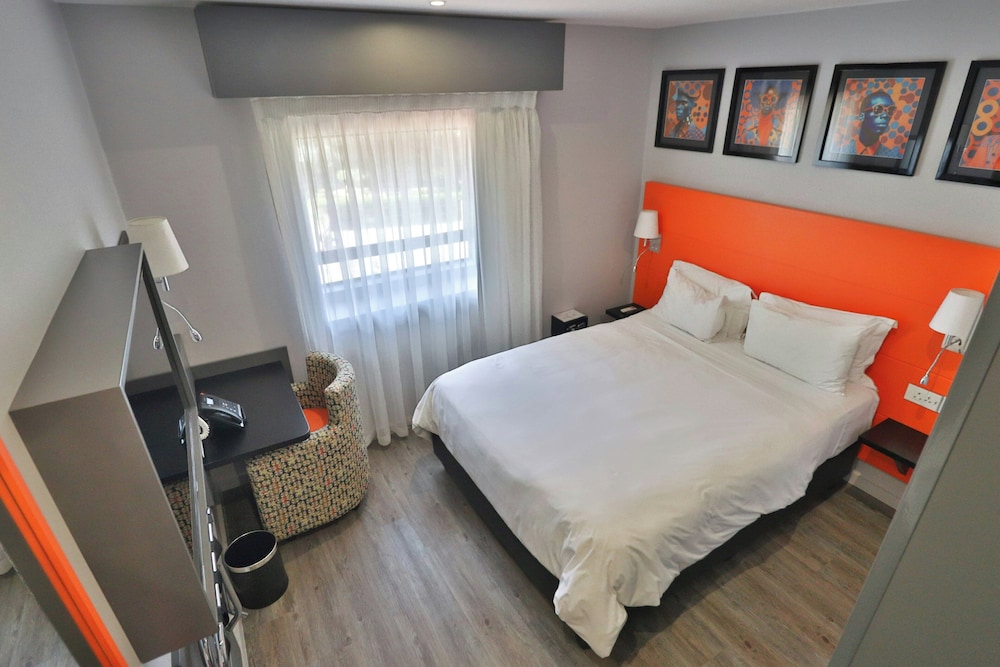 غرفة قياسية بسريرين منفصلين، Onomo Johannesburg Sandton Hotel 2/8