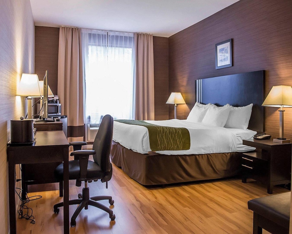 غرفة بسرير كينج، Comfort Inn Brockville, ON 3/4