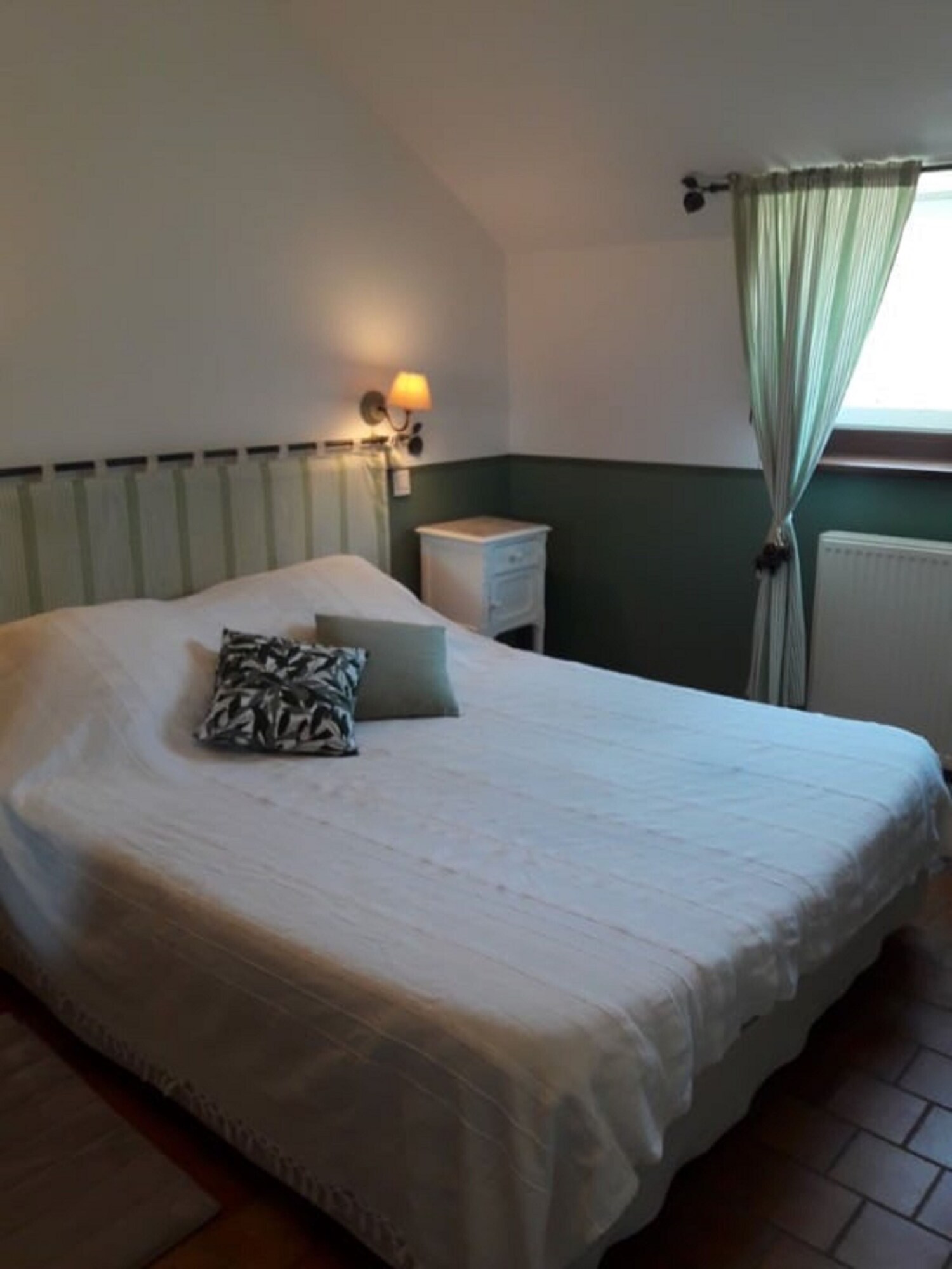 GARDEN, DOUBLE BED