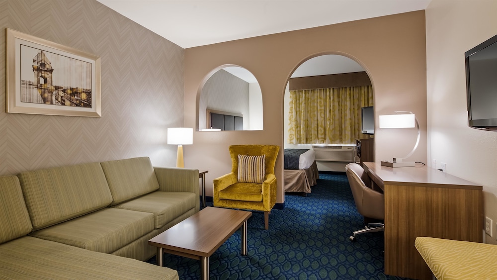 Best Western Plus Tulsa Inn Suites 18/24