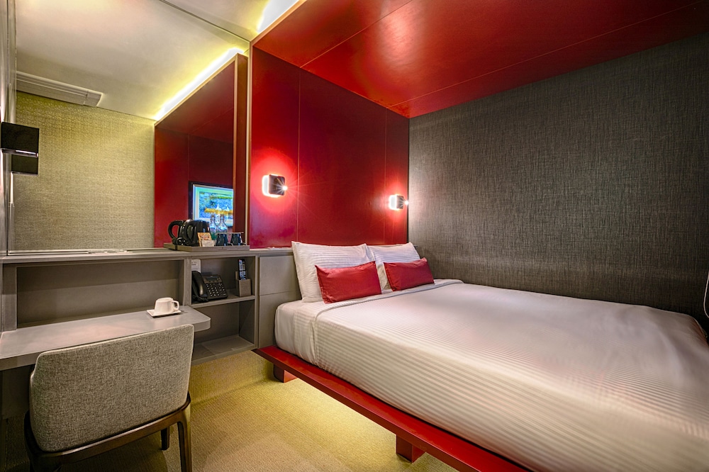 Upper, King Bed