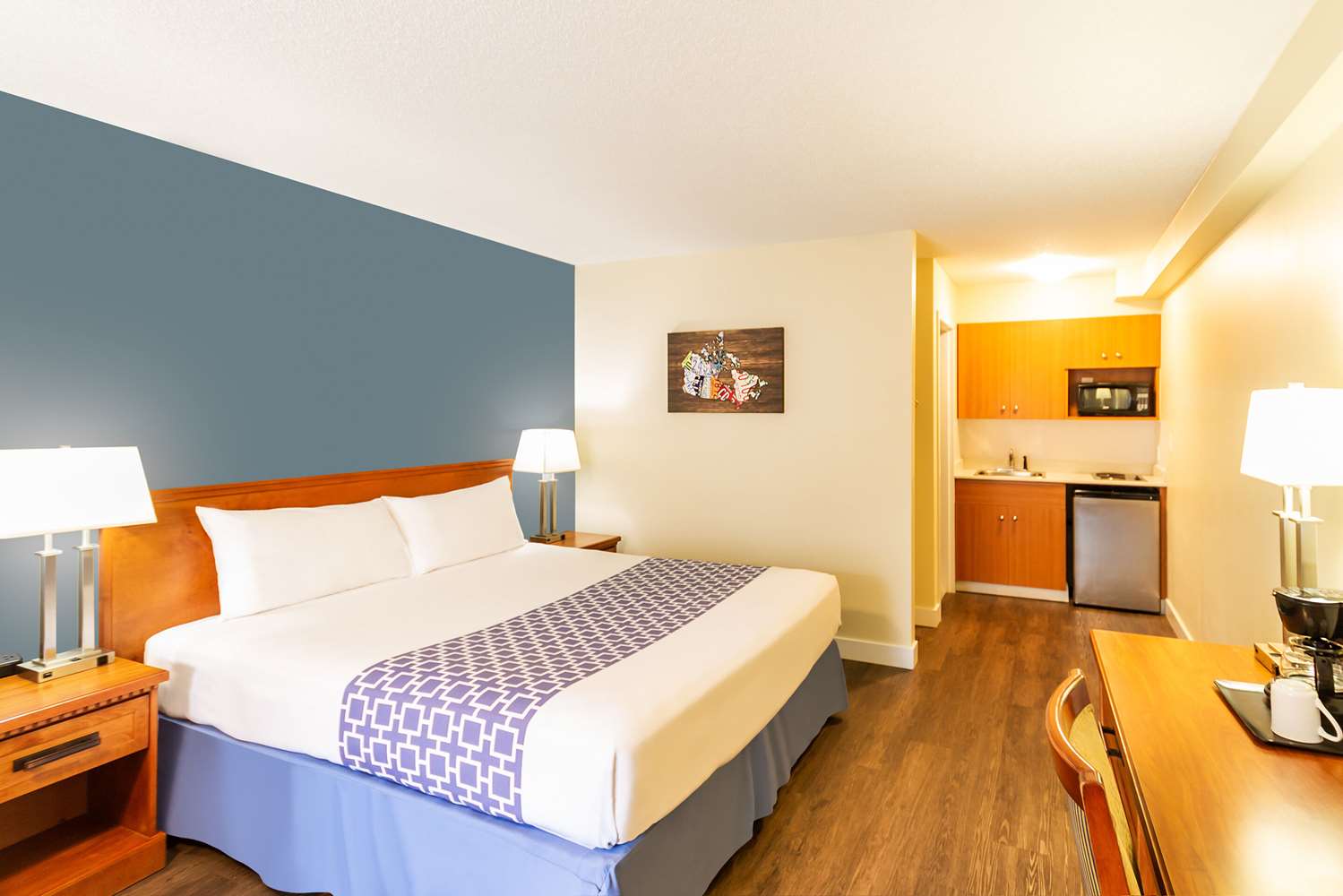 Upgrade, King Bed، Econo Lodge Inn & Suites Calgary - University 3/7