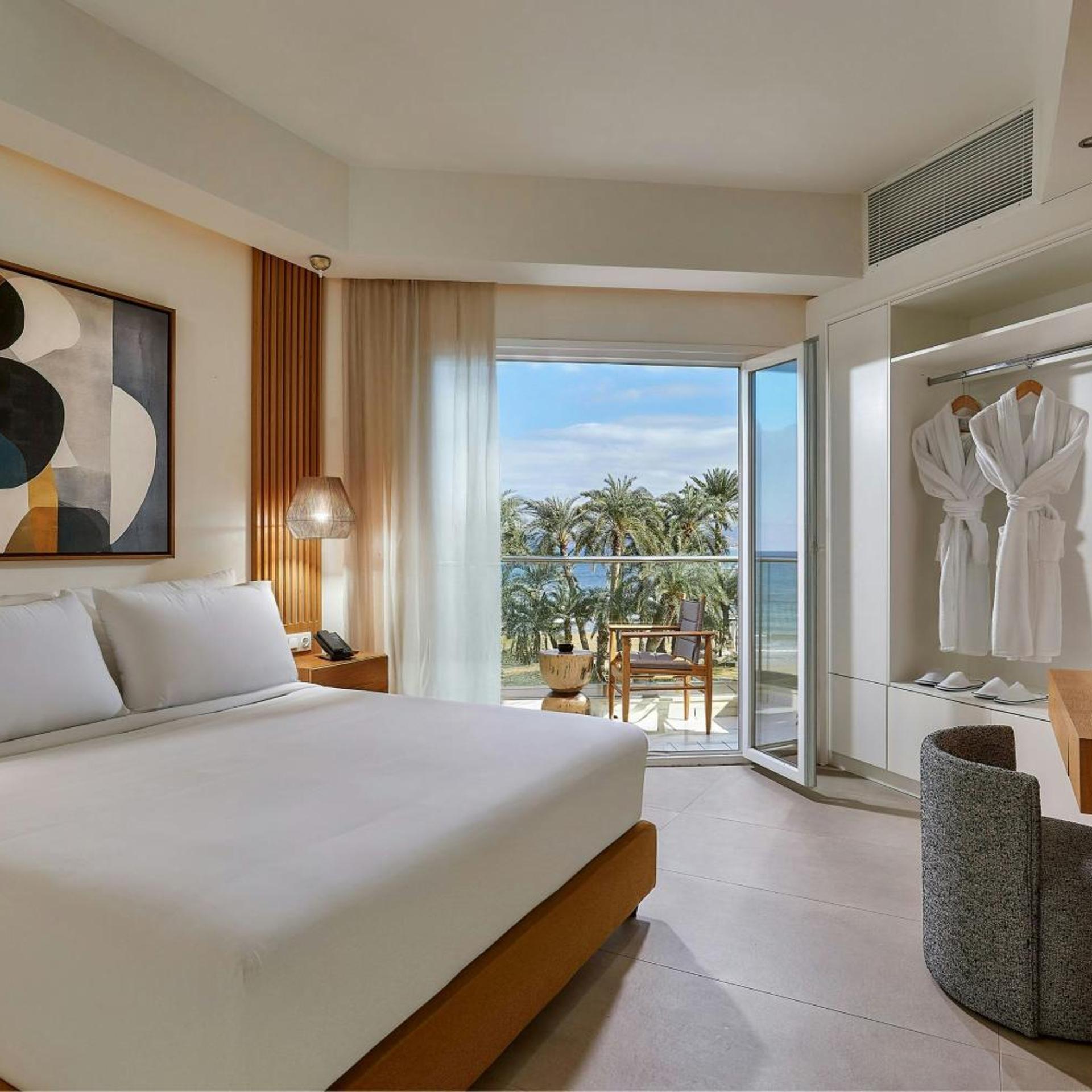 Classic, Queen Bed, Inland View, Balcony