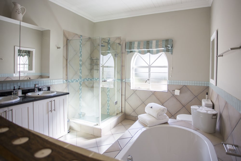 The Browns' Luxury Guest Suites 35/38