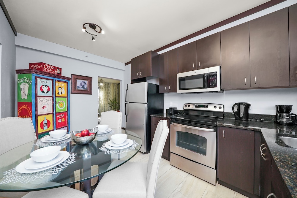 Tradewinds Apartment Hotel 11/65