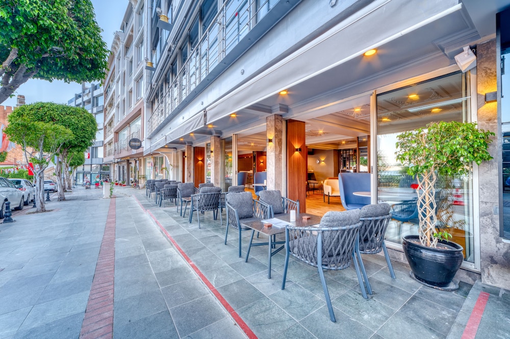 Numa Port Hotel 66/73