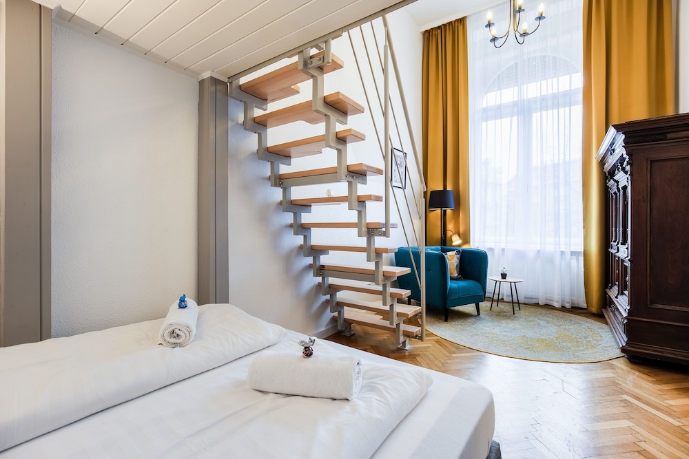 2 BEDROOMS, GRAND, APARTMENT