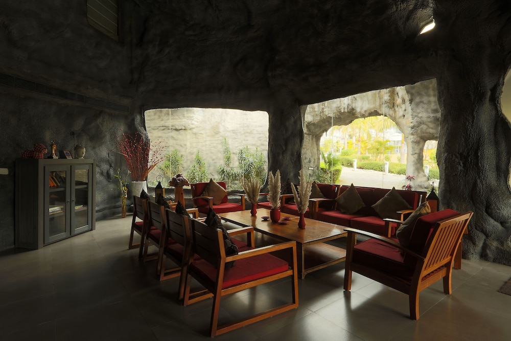 HOTEL BRYS CAVES 19/29