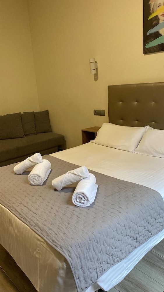 Hostal Balmes Centro 9/50