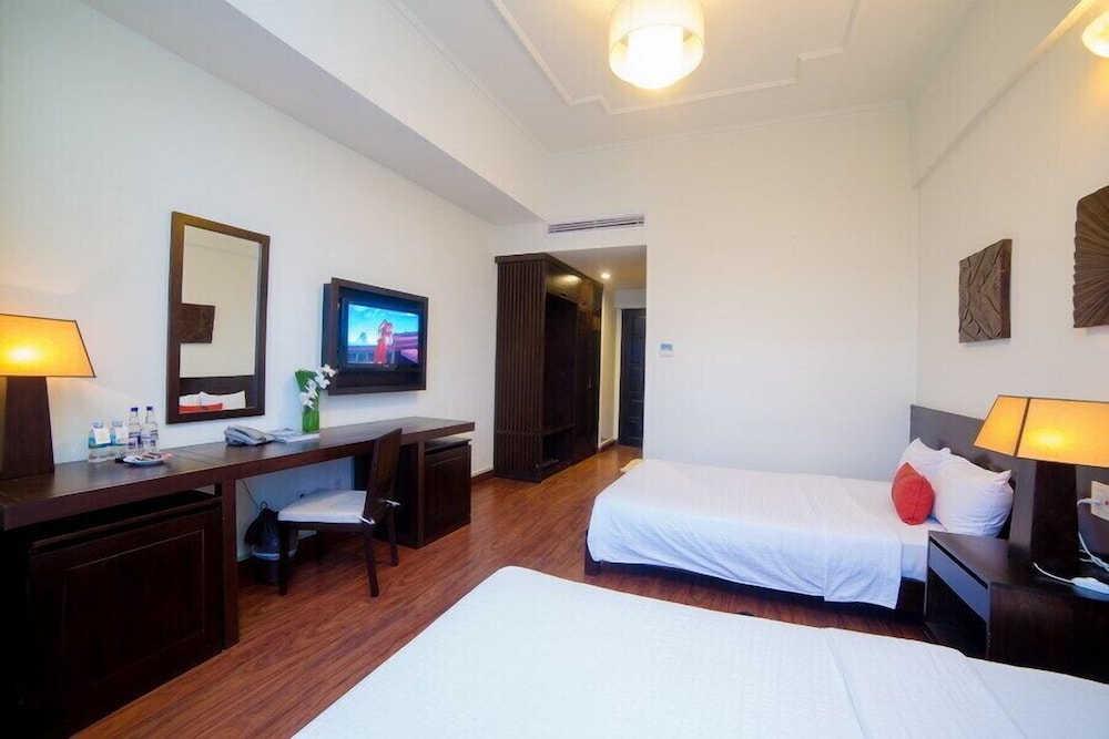 The Light Hotel Resort 17/70
