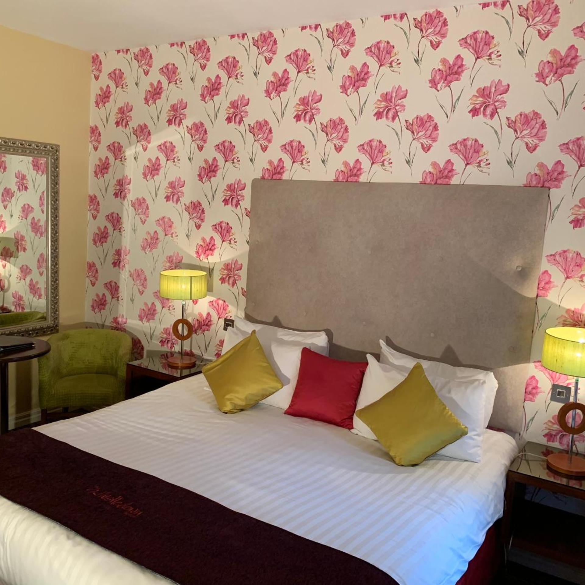 The Whistledown Hotel 2/47