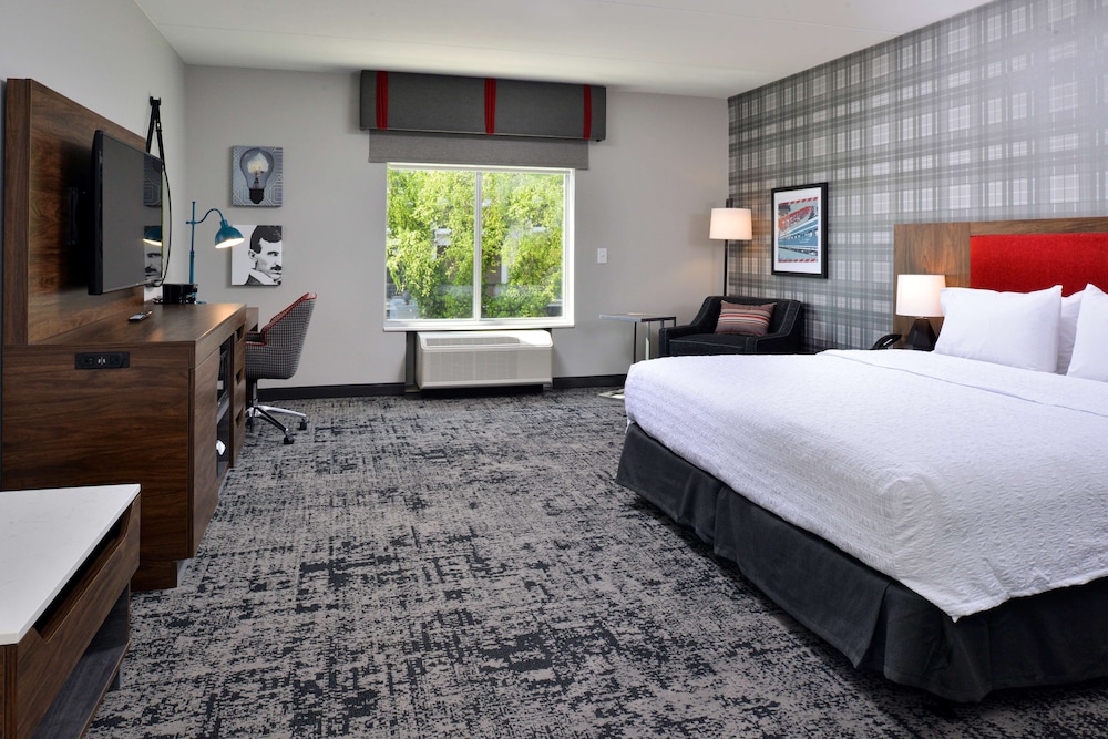 ROOM, KING BED, ACCESSIBLE