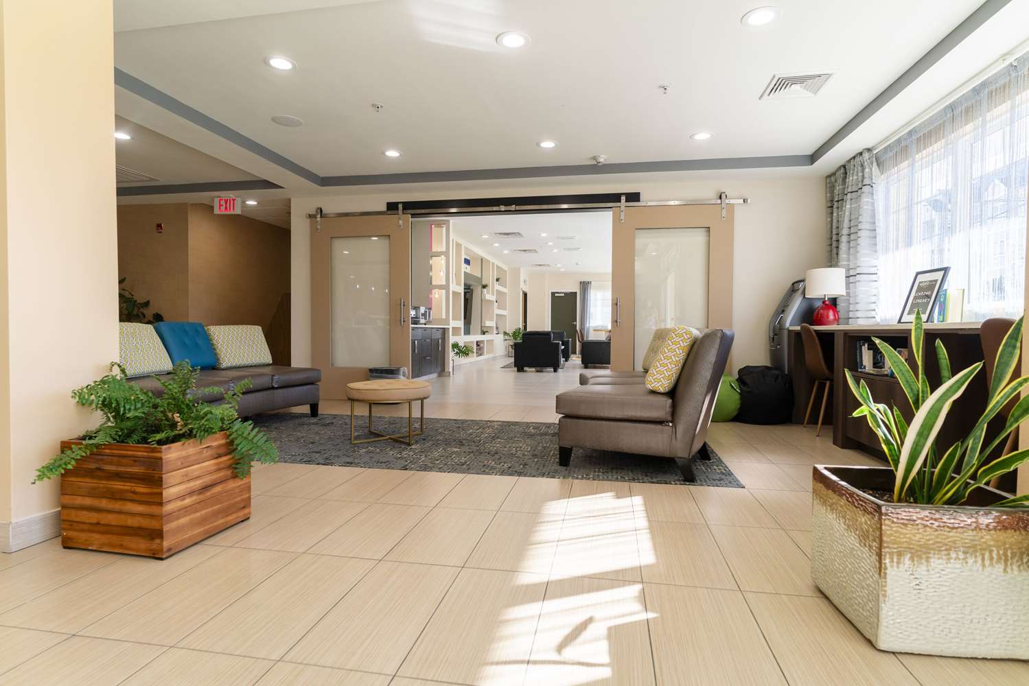 Gateway Hotel Suites Ascend Hotel Collection 24/33