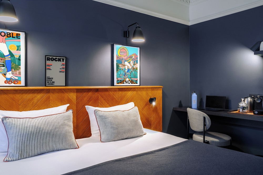 Superior, Queen Bed, Citadines City Centre Grenoble 8/10