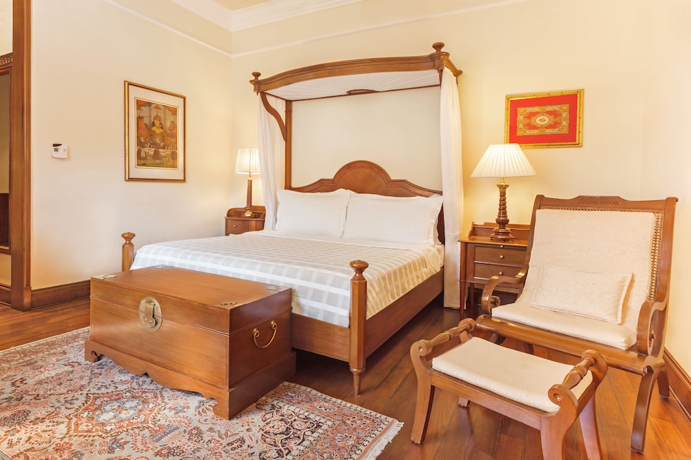 THE OBEROI GRAND 26/81