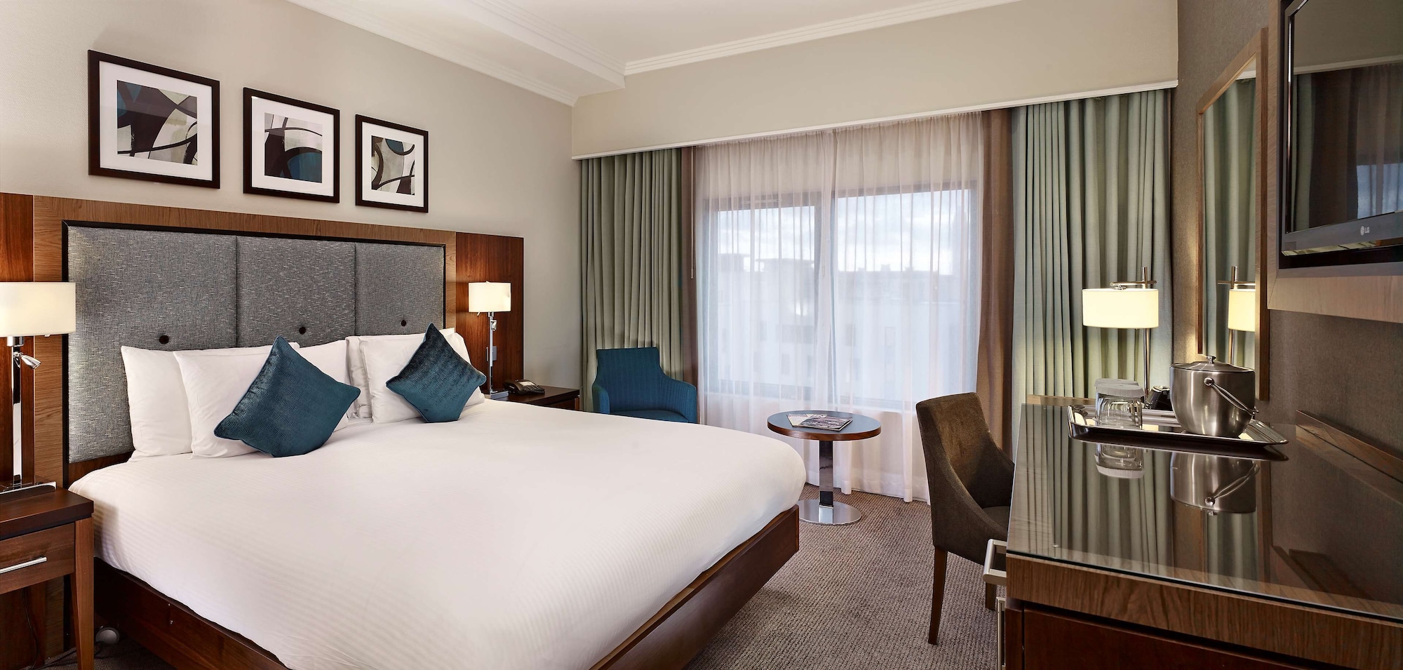 غرفة ديلوكس بسرير كوين، DoubleTree by Hilton London Victoria 4/9